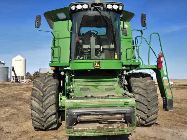 Image of John Deere 9770 STS equipment image 4