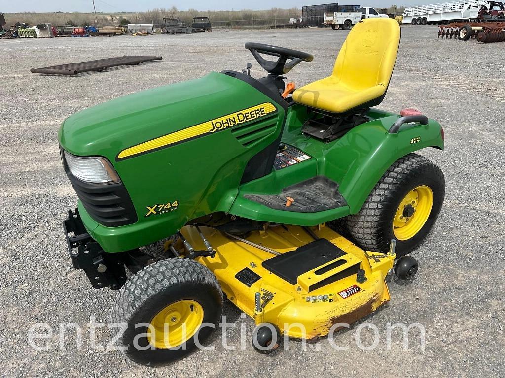 Image of John Deere X744 Primary image