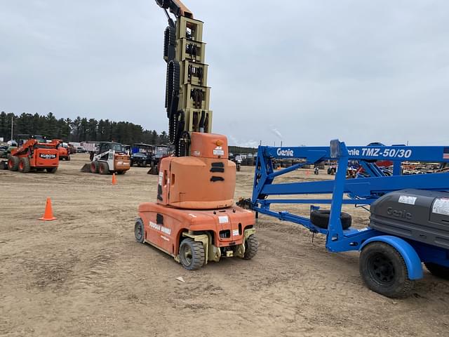 Image of JLG E33MJ equipment image 2