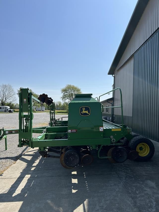 Image of John Deere 1590 equipment image 3