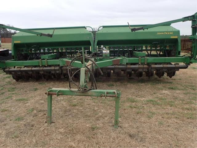 Image of John Deere 1590 equipment image 1