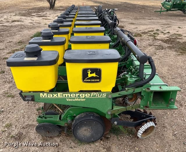 Image of John Deere 1710 equipment image 3