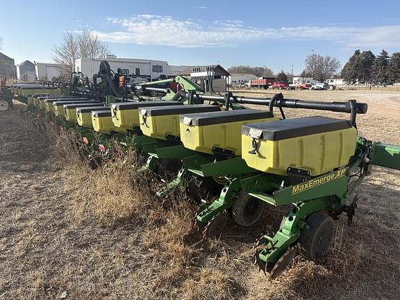 Image of John Deere 1720 equipment image 3