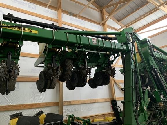 Image of John Deere 1720 equipment image 1