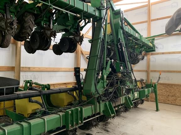 Image of John Deere 1720 equipment image 2