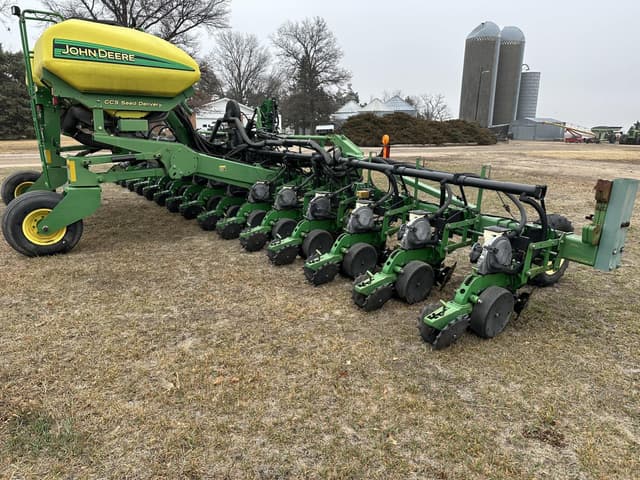 Image of John Deere 1720 equipment image 4