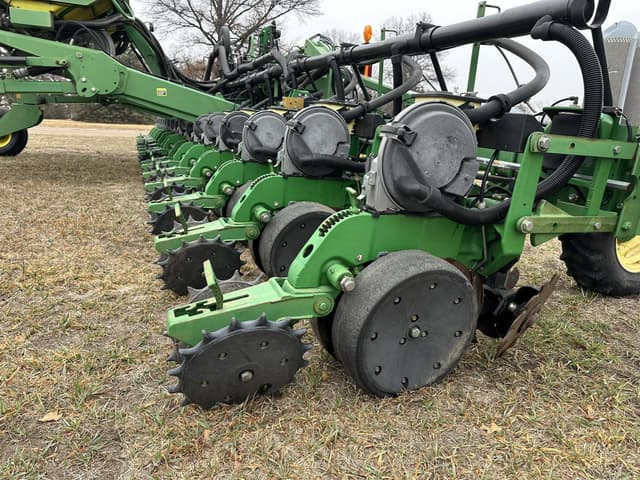 Image of John Deere 1720 equipment image 1