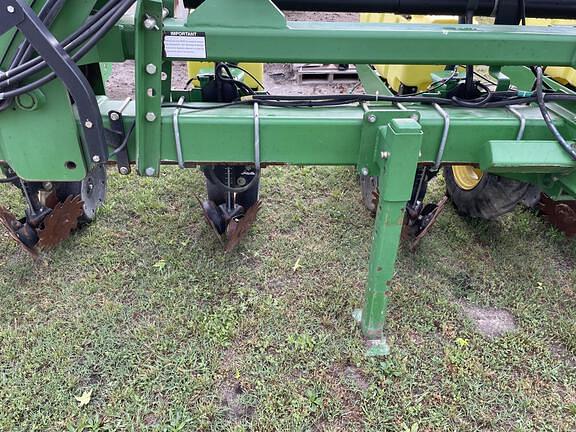 Image of John Deere 1720 equipment image 2