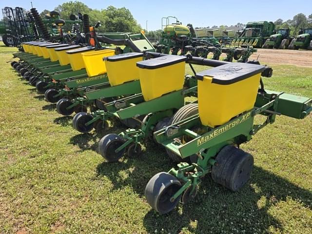 Image of John Deere 1720 equipment image 2