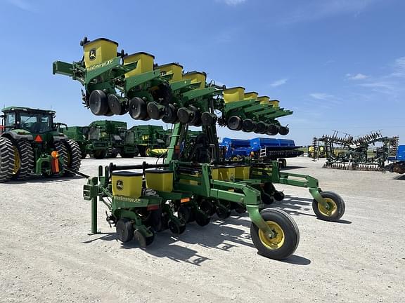 Image of John Deere 1720 equipment image 2