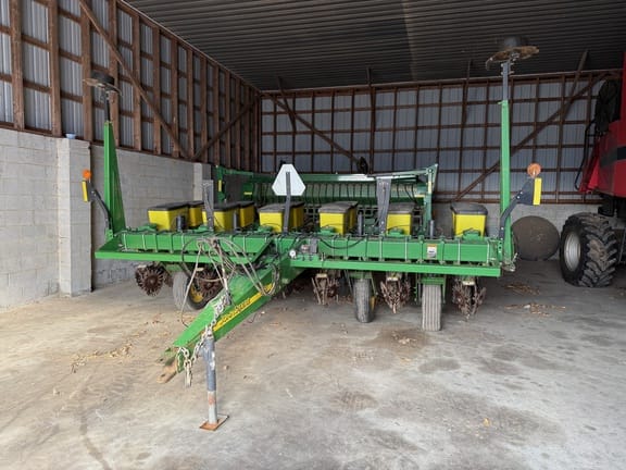 2009 John Deere 1750 Equipment Image0