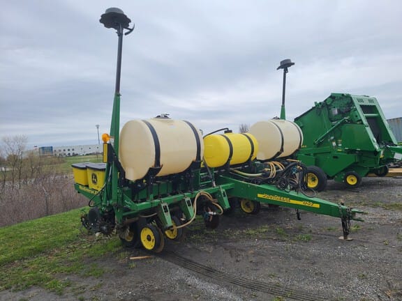 2009 John Deere 1750 Equipment Image0