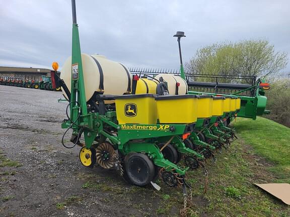Image of John Deere 1750 equipment image 3