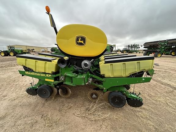 Image of John Deere 1760 equipment image 3