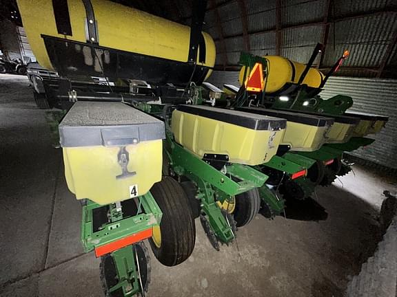 Image of John Deere 1760 equipment image 3