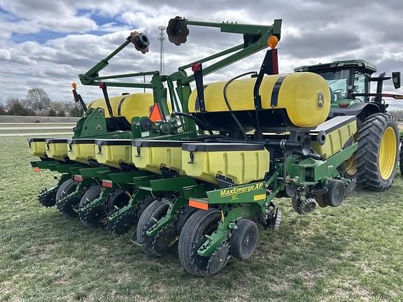 Image of John Deere 1760 equipment image 3