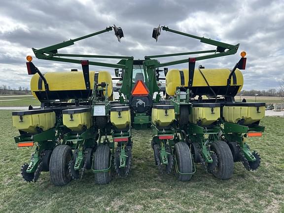 Image of John Deere 1760 equipment image 2