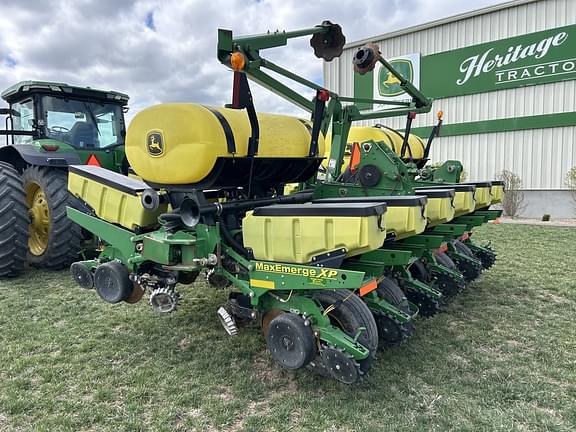 Image of John Deere 1760 equipment image 1