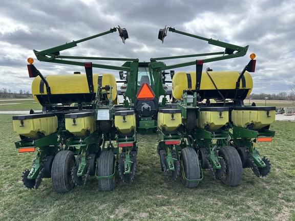 Image of John Deere 1760 equipment image 2