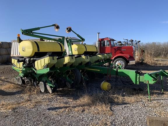 Image of John Deere 1760 Primary image