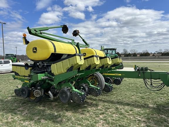 Image of John Deere 1760 equipment image 4