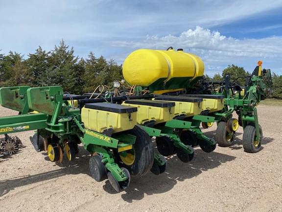 Image of John Deere 1770 equipment image 3