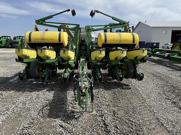Image of John Deere 1760 equipment image 2