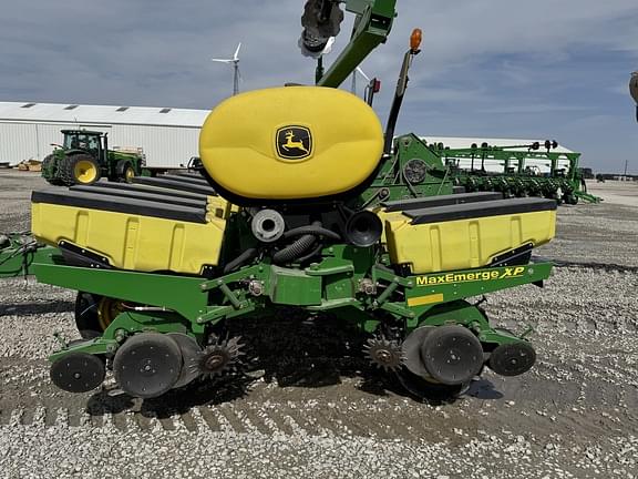 Image of John Deere 1760 equipment image 3