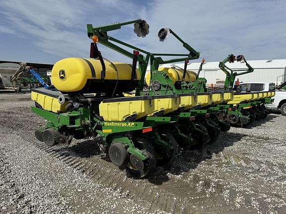 Image of John Deere 1760 equipment image 4