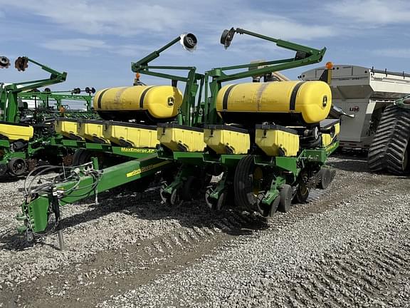 Image of John Deere 1760 Primary image