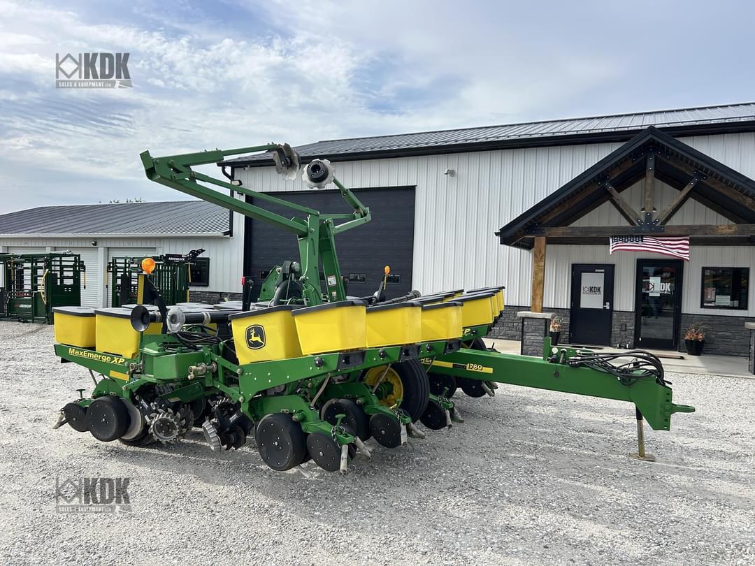Image of John Deere 1760 Primary image