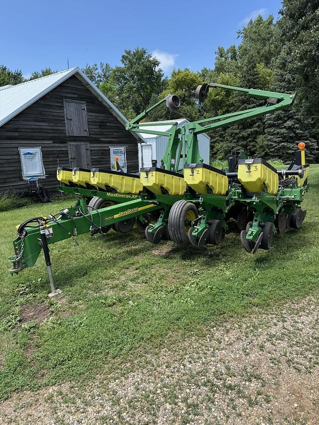 Image of John Deere 1760 equipment image 1