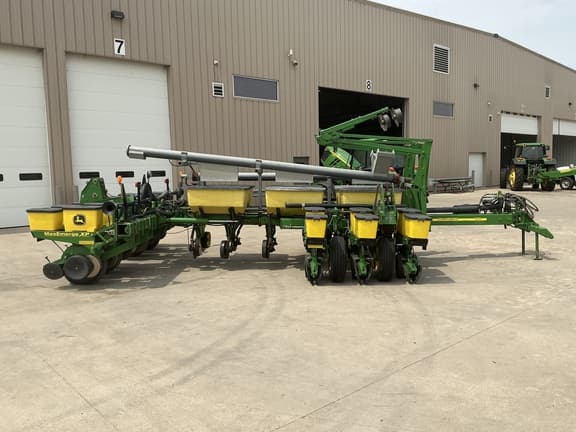 Image of John Deere 1770 equipment image 1