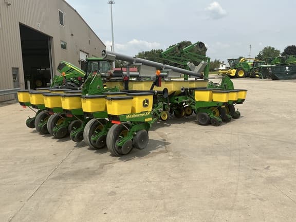 Image of John Deere 1770 equipment image 2