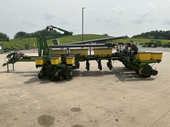 Image of John Deere 1770 equipment image 3