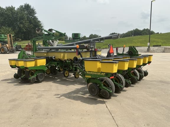 Image of John Deere 1770 equipment image 4