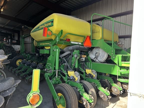 Image of John Deere 1770 equipment image 3