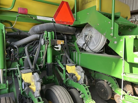 Image of John Deere 1770 equipment image 4