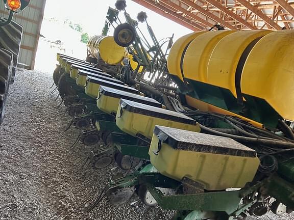 Image of John Deere 1770 equipment image 3