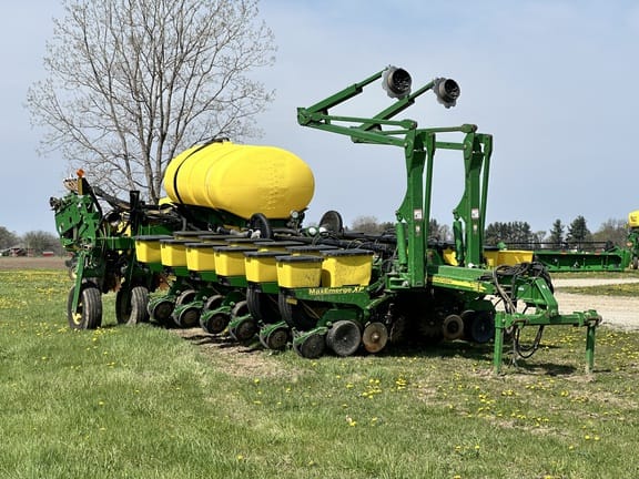 2009 John Deere 1770 Equipment Image0