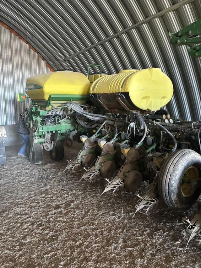 Image of John Deere 1770 equipment image 1