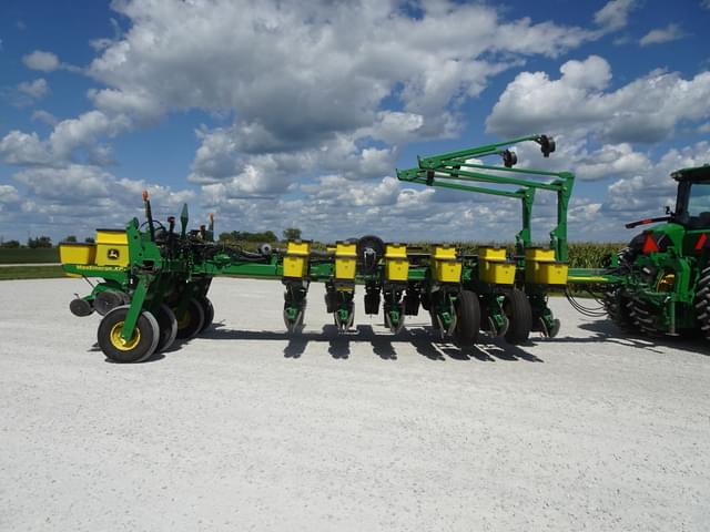 Image of John Deere 1770 equipment image 3