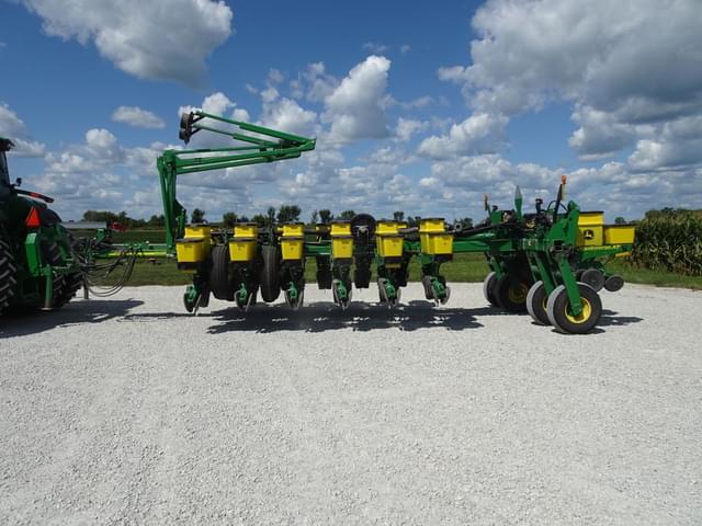 Image of John Deere 1770 equipment image 2