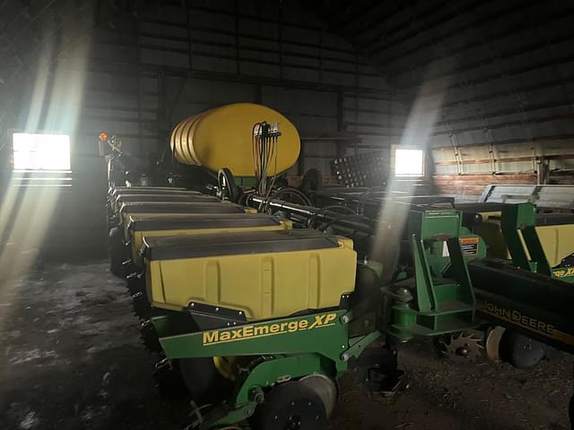 Image of John Deere 1770 equipment image 1