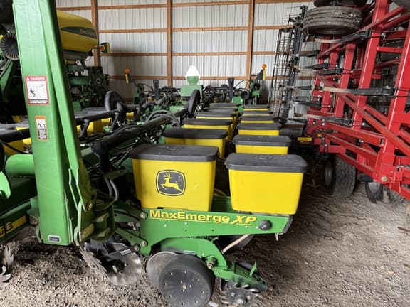 Image of John Deere 1770 equipment image 1