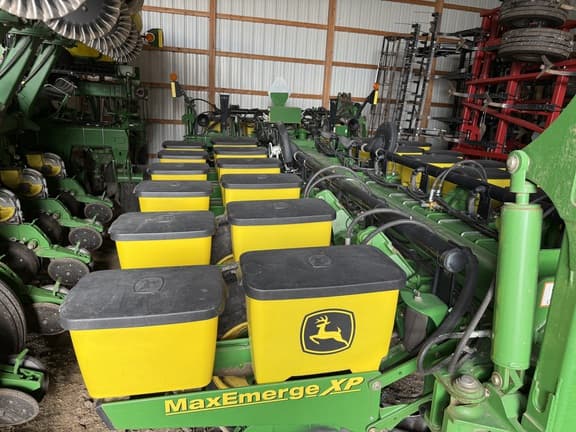 Image of John Deere 1770 equipment image 2