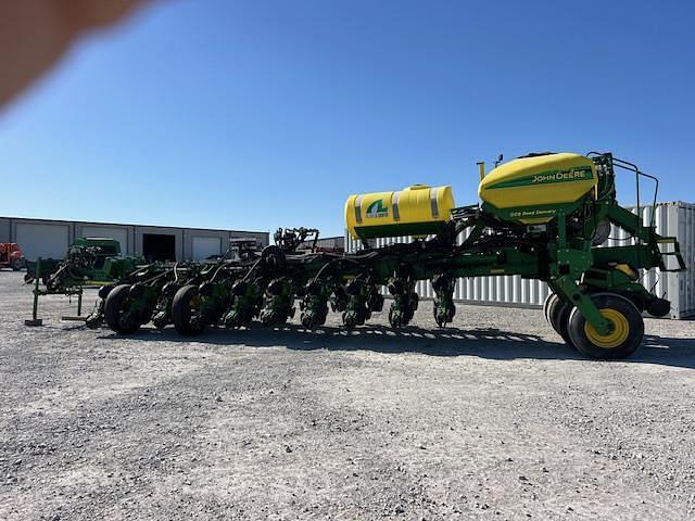 Image of John Deere 1770 equipment image 3