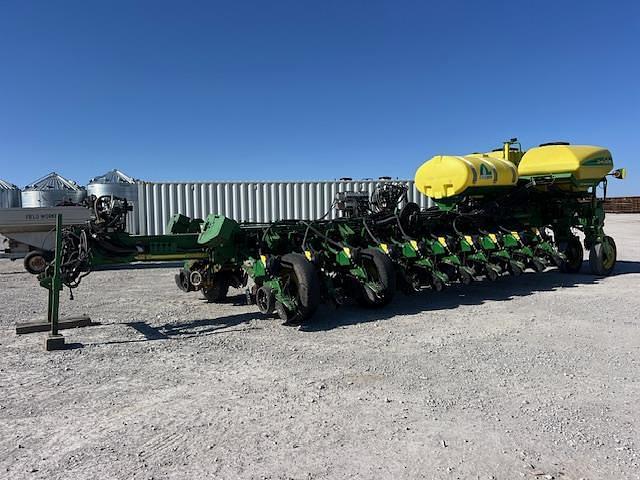 Image of John Deere 1770 equipment image 1