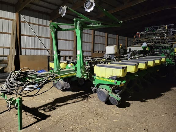 Image of John Deere 1770 equipment image 1