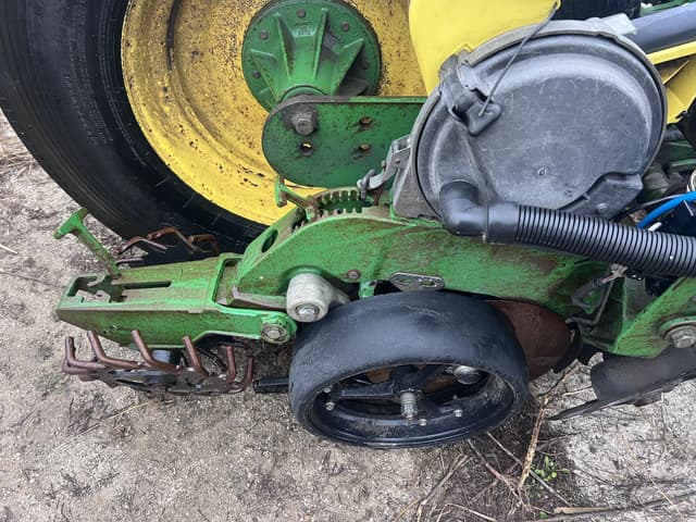 Image of John Deere 1770 equipment image 4